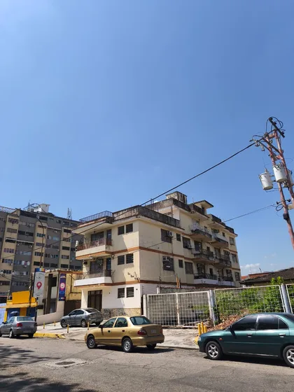 Local en Av Diaz Moreno, Caribbean Plaza — Precio a consultar