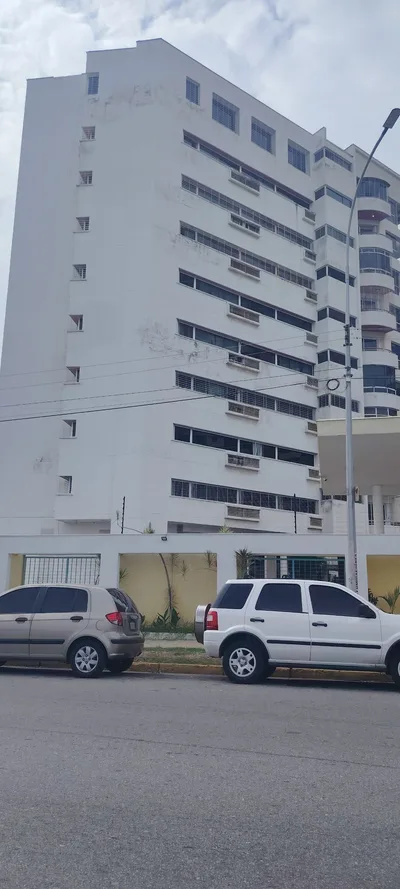 Apartamento en Resd La Trinidad, Mañongo — USD 540