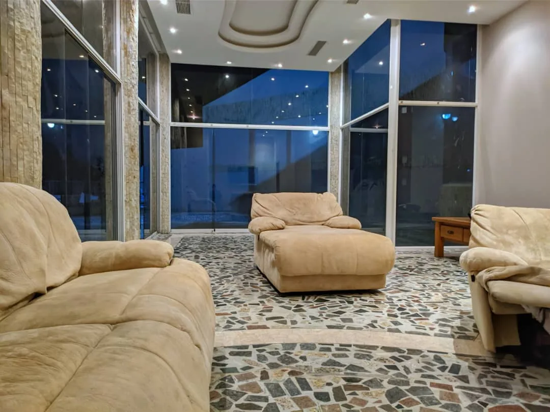 Casa en Venta en Altos de Guataparo, Valencia, Carabobo — 6 hab 1400m² — USD 570,000