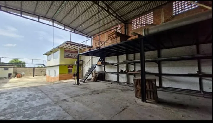 Galpón en Venta en Av Lisandro Alvarado, Transversal 93, Sector La Candelaria 2800m² — USD 300,000