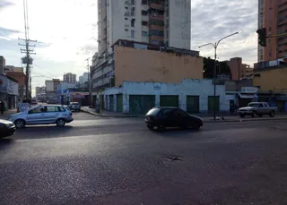 Local en Avenida Ayacucho con Santos Michelena, Maracay