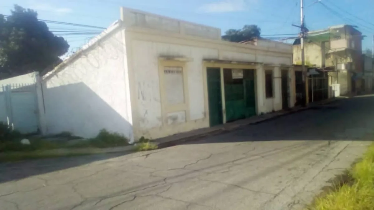Terreno en Venta en Sector la Barraca, Entre Calle Miranda y Principal de San Agustín/ Maracay 1000m² — USD 65,000
