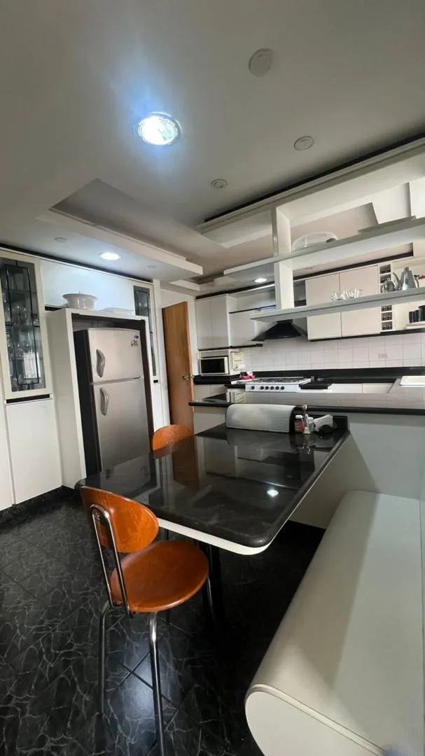 Apartamento en Venta en Urb. El Parral, res. Isla Coral — 4 hab 267m² — USD 150,000