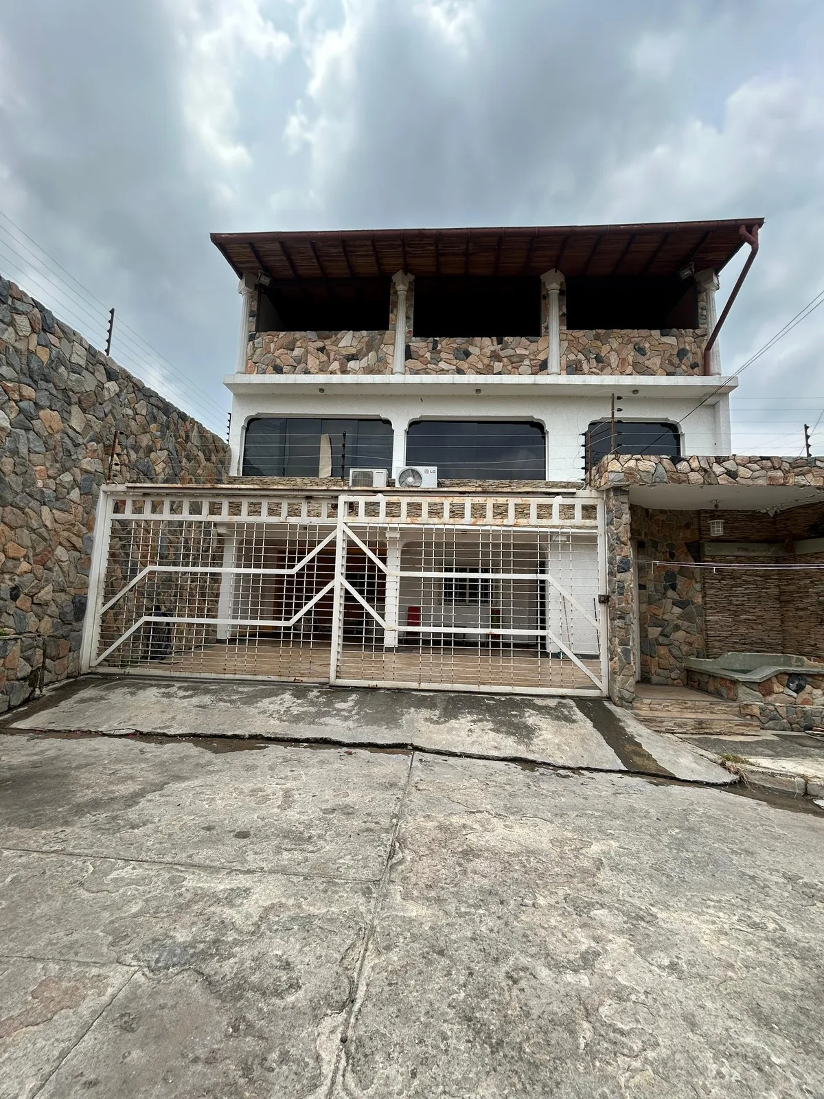 Casa en Venta en Bella Florida, Valencia — 6 hab 190m² — USD 60,000