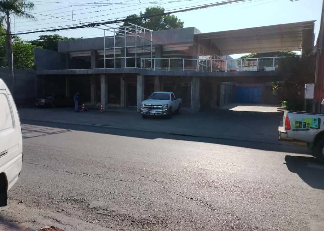 Local en Venta en CALLE JUNIN ENTRE SANTOS MICHELENA Y BOLIVAR/ MARACAY 1100m² — USD 600,000