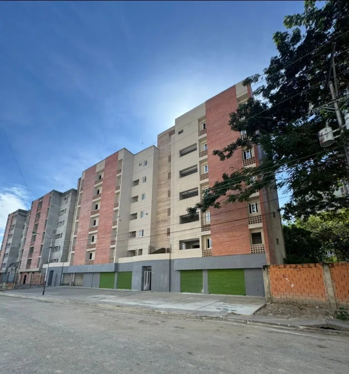 Apartamento en Venta en Kapadare, Naguanagua — 2 hab 75m² — USD 65,000
