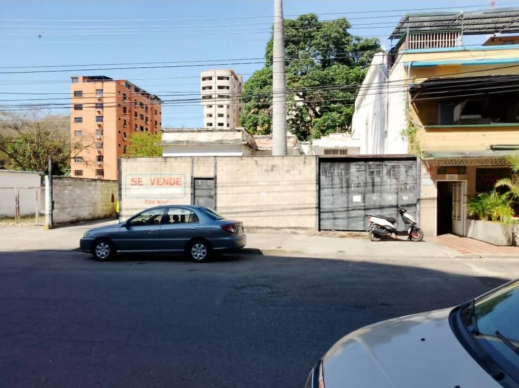 Terreno en Venta en Urbanización Calicanto, Maracay 720m² — USD 350,000