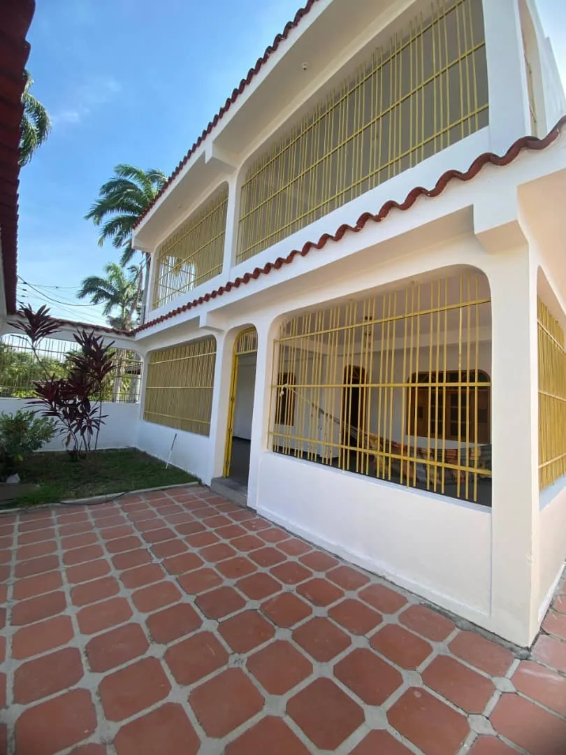 Casa en Venta en Quintas de Flor Amarillo — 4 hab 371m² — USD 65,000