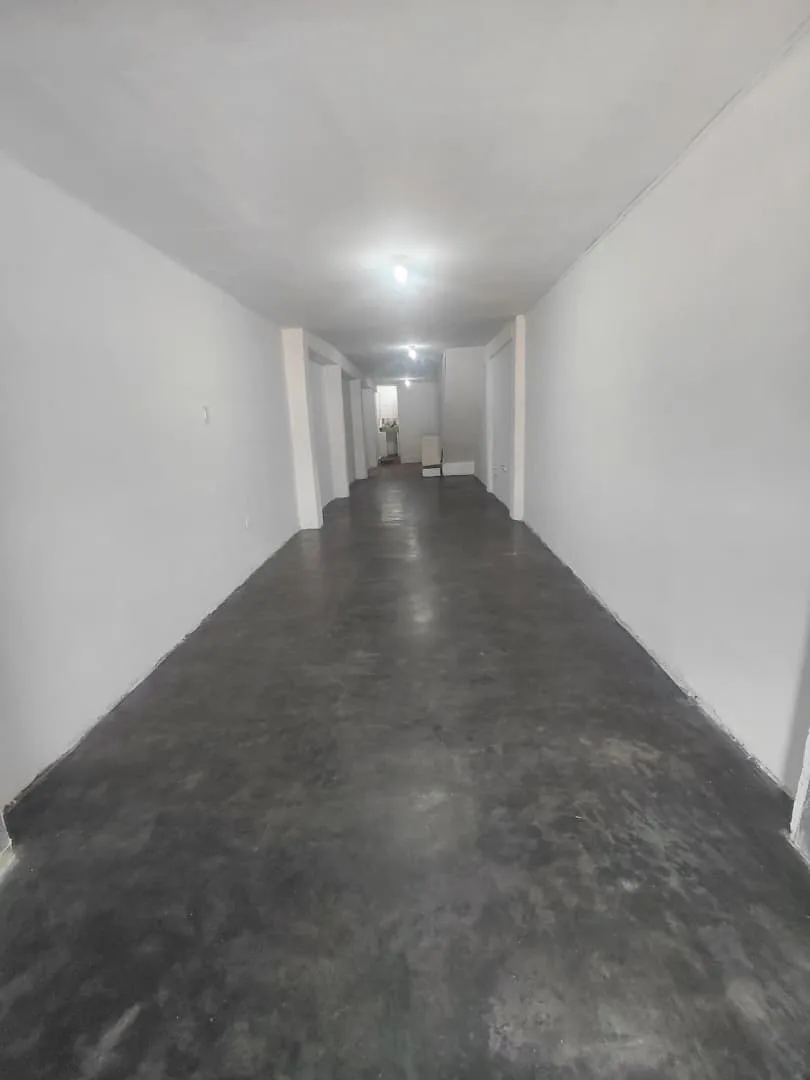 Local en Alquiler en Parque Residencial La Esmeralda 81m² — USD 670