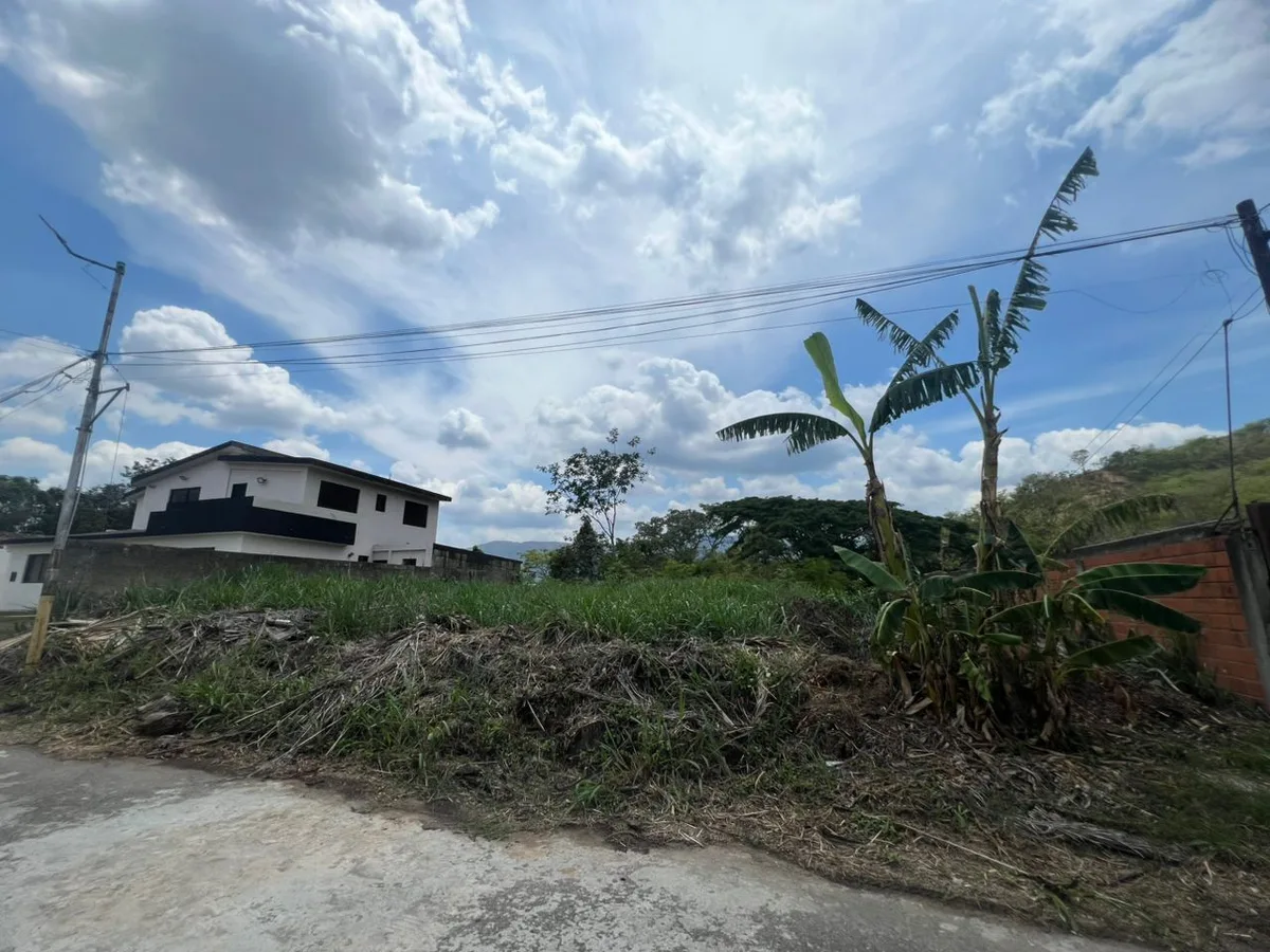 Terreno en Venta en Colinas de Guataparo 1890m² — USD 47,700