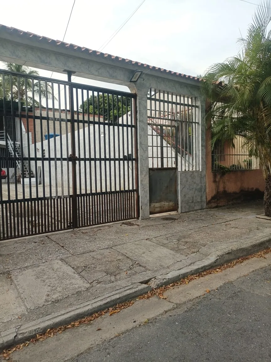 Casa en Venta en Urb. Las Quintas de Naguangua ll etapa — 6 hab 323m² — USD 78,800