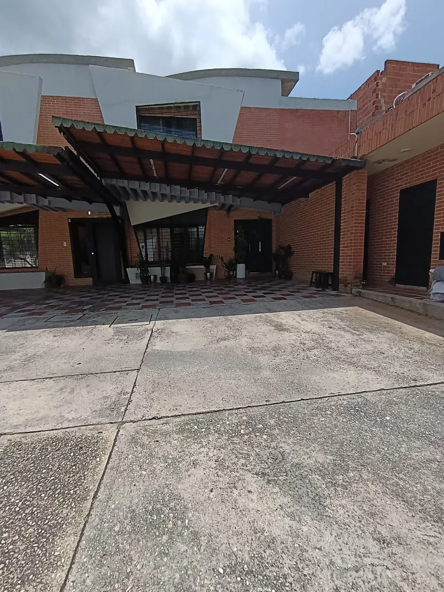 Casa en Venta en Municipio Naguanagua - Estado Carabobo — 5 hab 200m² — USD 200,000