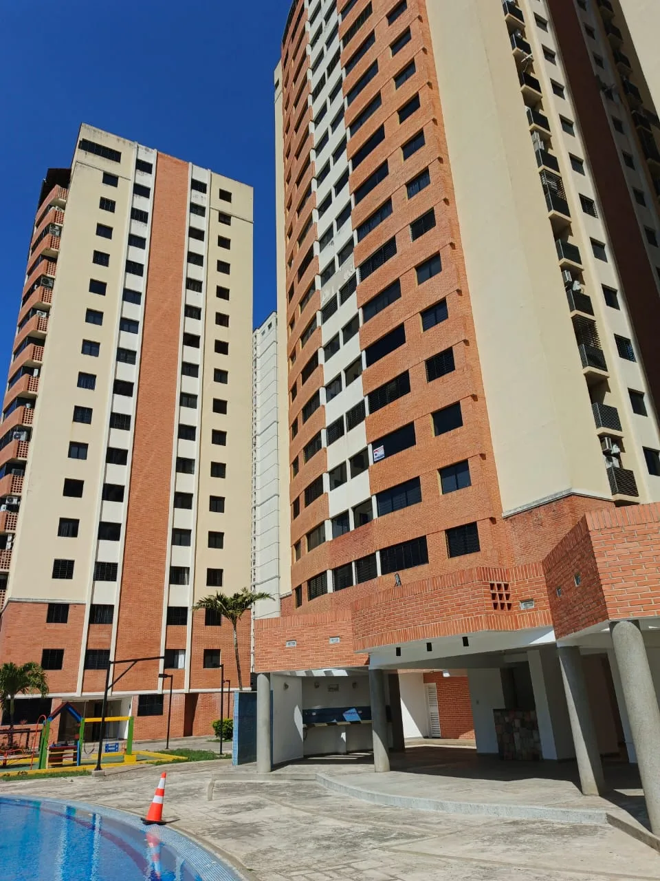 Apartamento en Venta en Resd. Valle arriba, Mañongo Naguanagua — 3 hab 85m² — USD 77,000