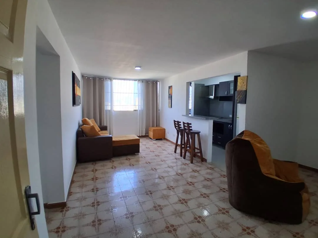 Apartamento en Alquiler en centro de Maracay, cerca CC Galería Plaza — 2 hab — USD 350