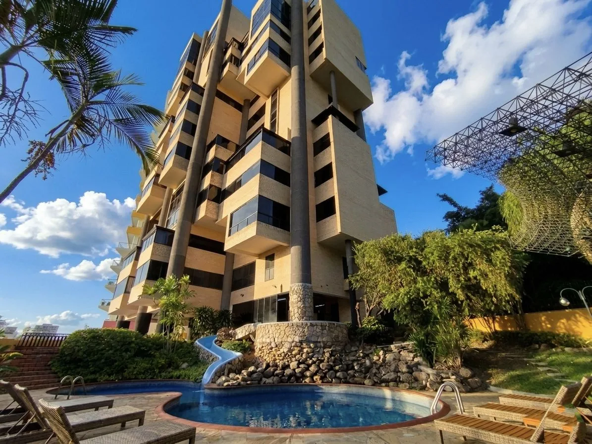 Apartamento en Venta en Las Chimeneas — 4 hab 337m² — USD 180,000