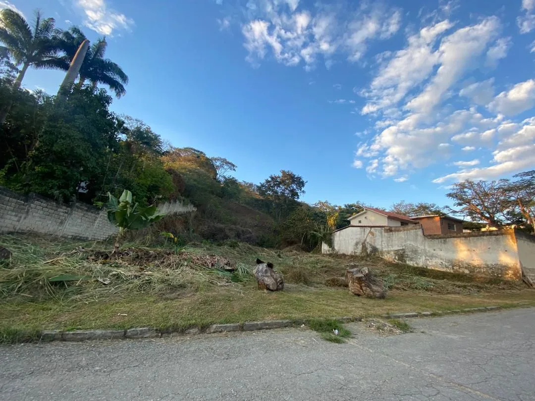 Terreno en Venta en Urb. Colinas de Guataparo 1064m² — USD 55,000