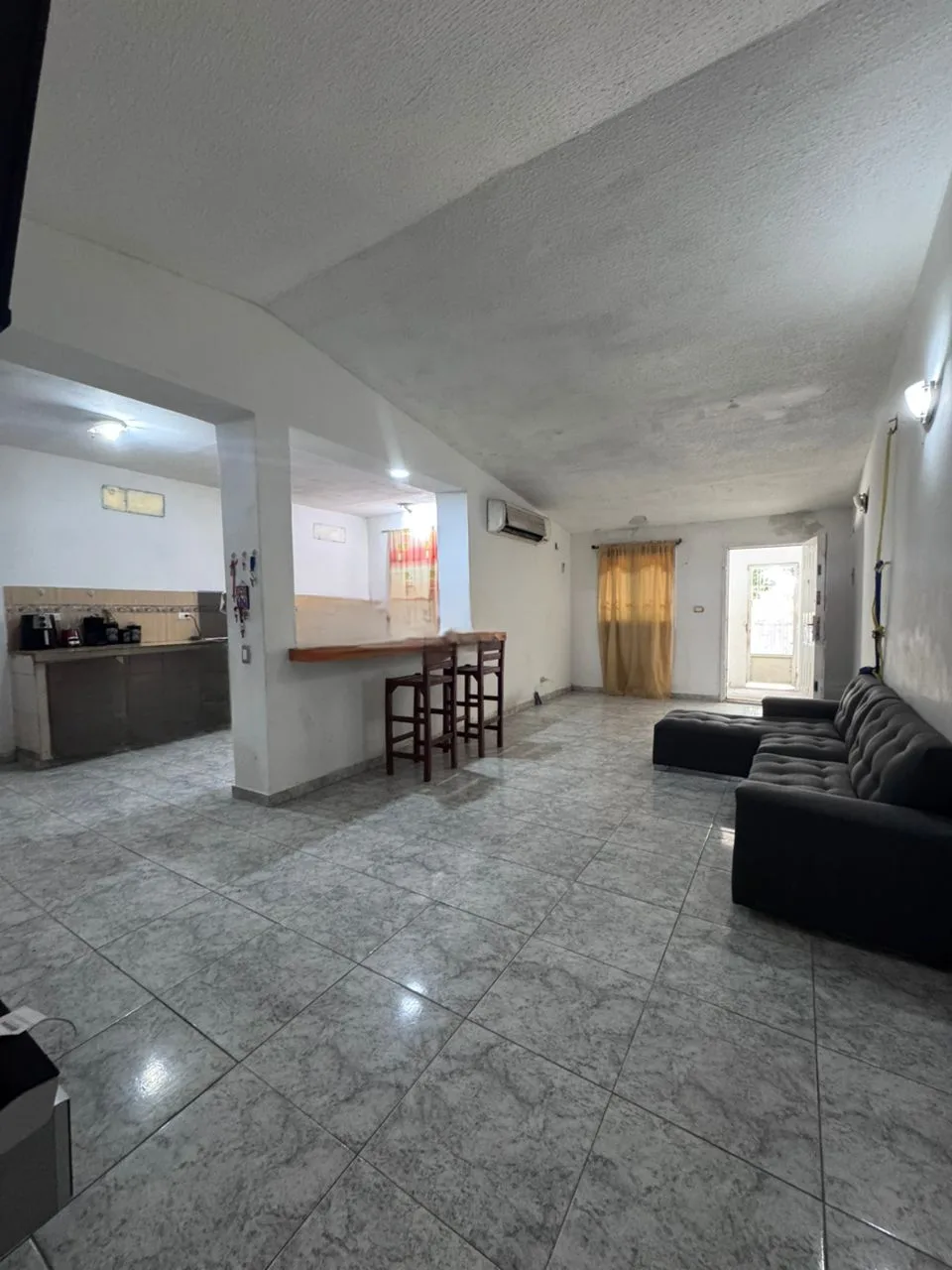 Casa en Venta en san Joaquín, Urb las gardenias — 2 hab 200m² — USD 35,000
