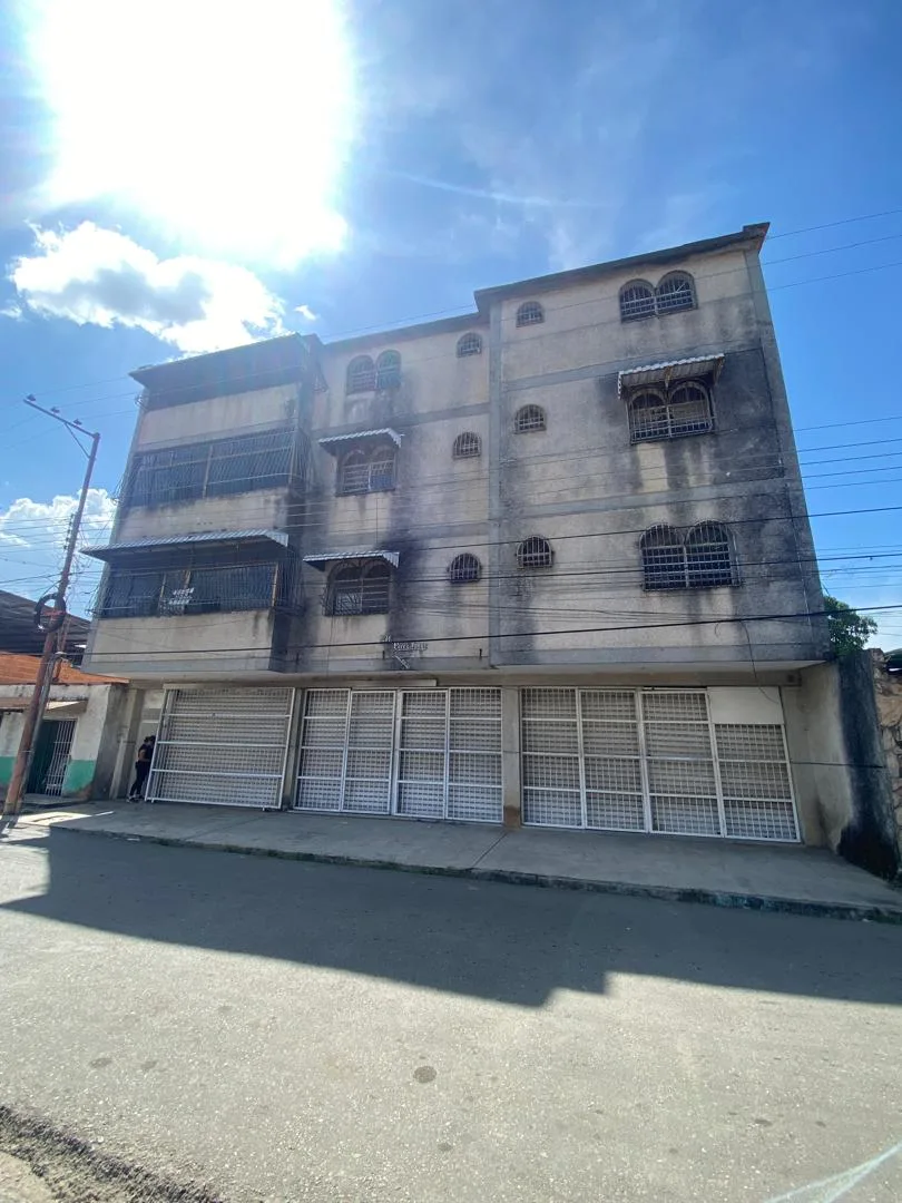 Edificio en Venta en Campo Alegre II, Guigue — 3 hab 692m² — USD 180,000