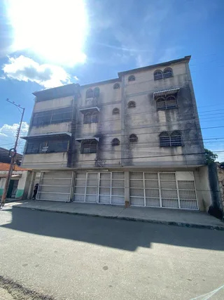 Edificio en Campo Alegre II, Guigue
