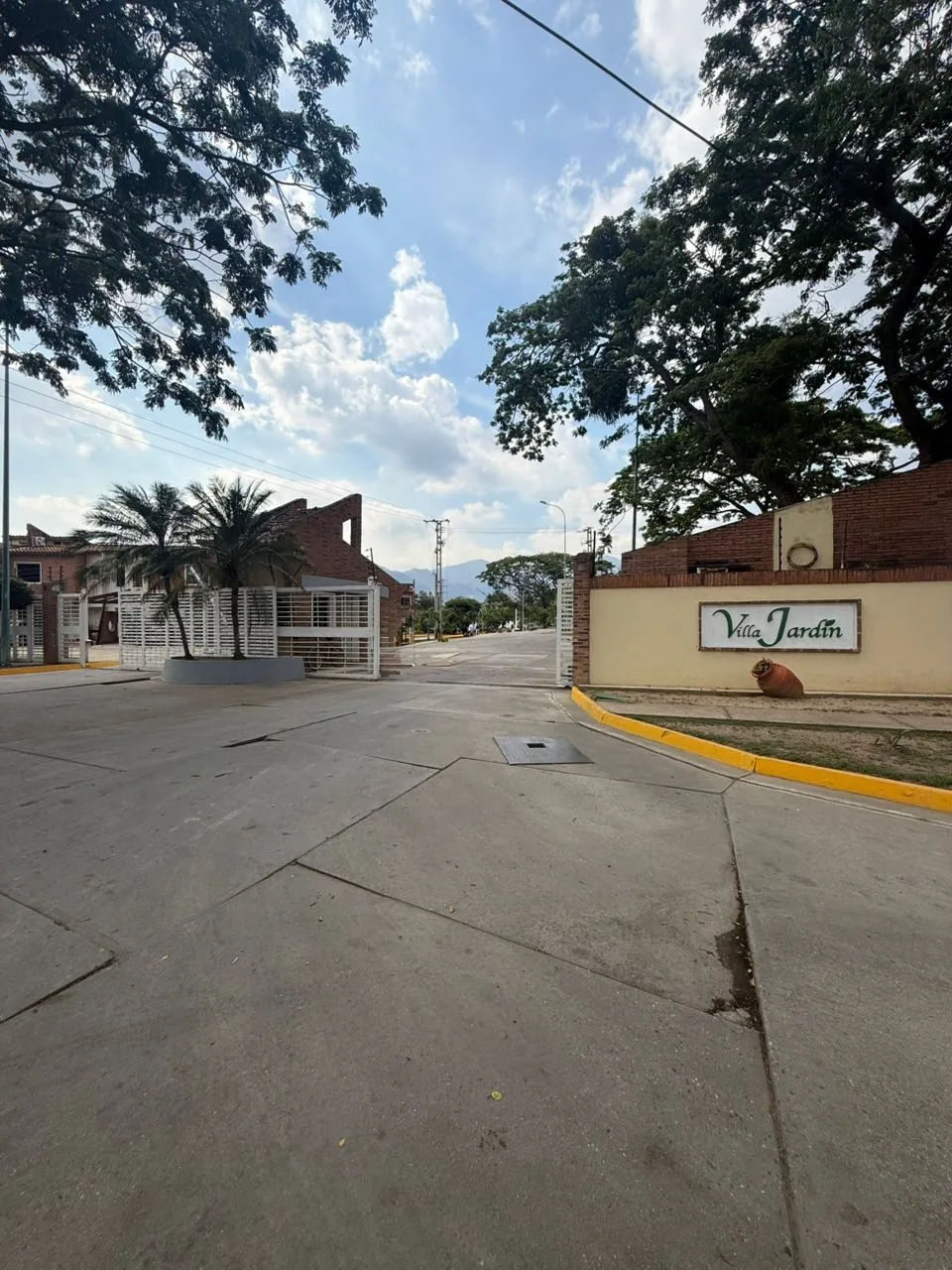 Townhouse en Venta en Urb Villa Jardín San Diego — 3 hab 85m² — USD 72,000