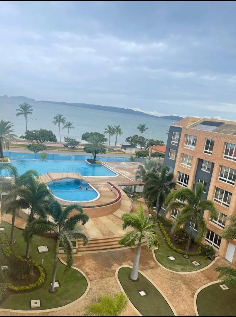 Apartamento en Alquiler en Res. Entremares, Frente a Playa Lido, Lechería — 1 hab — USD 90