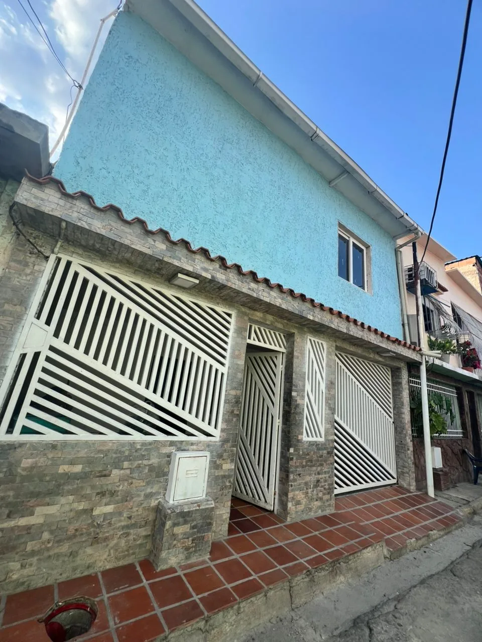 Casa en Venta en Los Guayos — 3 hab — USD 26,000