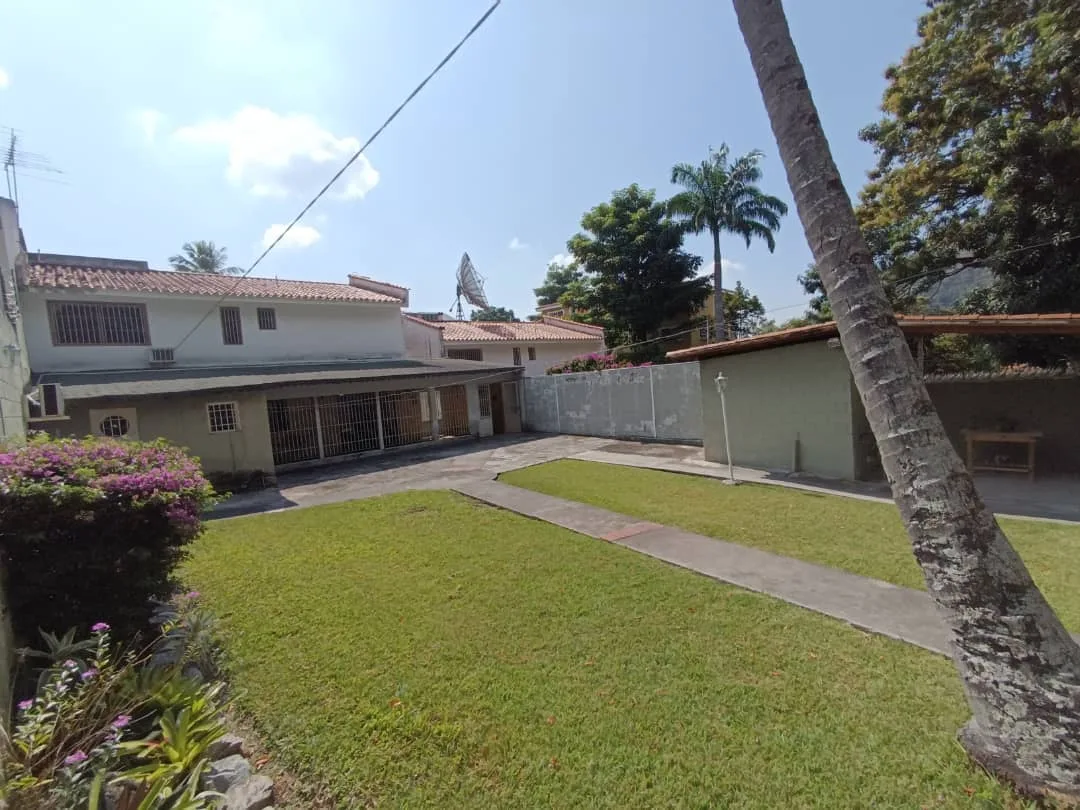 Casa en Venta en El Castaño las Delicias - Maracay — 3 hab 400m² — USD 150,000