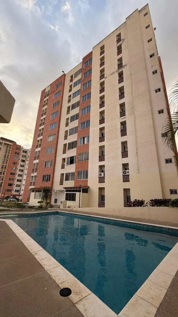 Apartamento en Alquiler en Urbanización Doral Country, El Rincón Naguanagua — 2 hab 60m² — USD 400