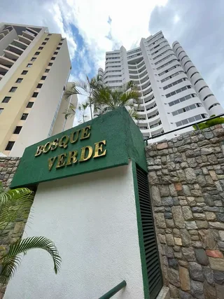 Apartamento en Conj. Res. Bosque Verde. Urb. El Bosque Valencia