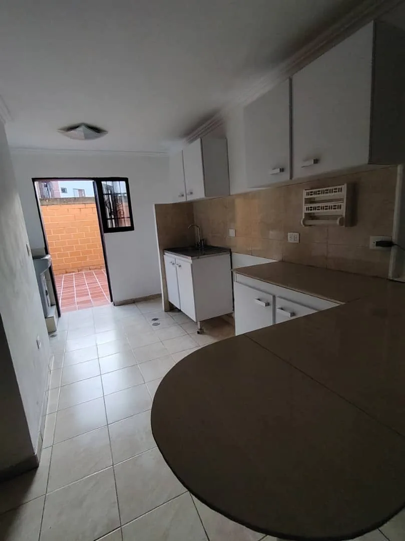 Apartamento en Alquiler en conjunto prisma Guacara — 2 hab — USD 280