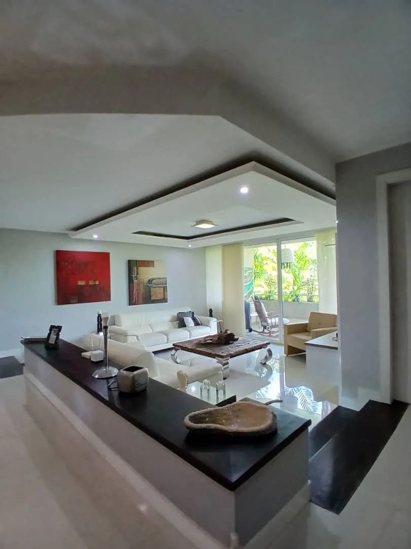 Apartamento en Venta en Urbanización El Bosque — 4 hab 220m² — USD 150,000