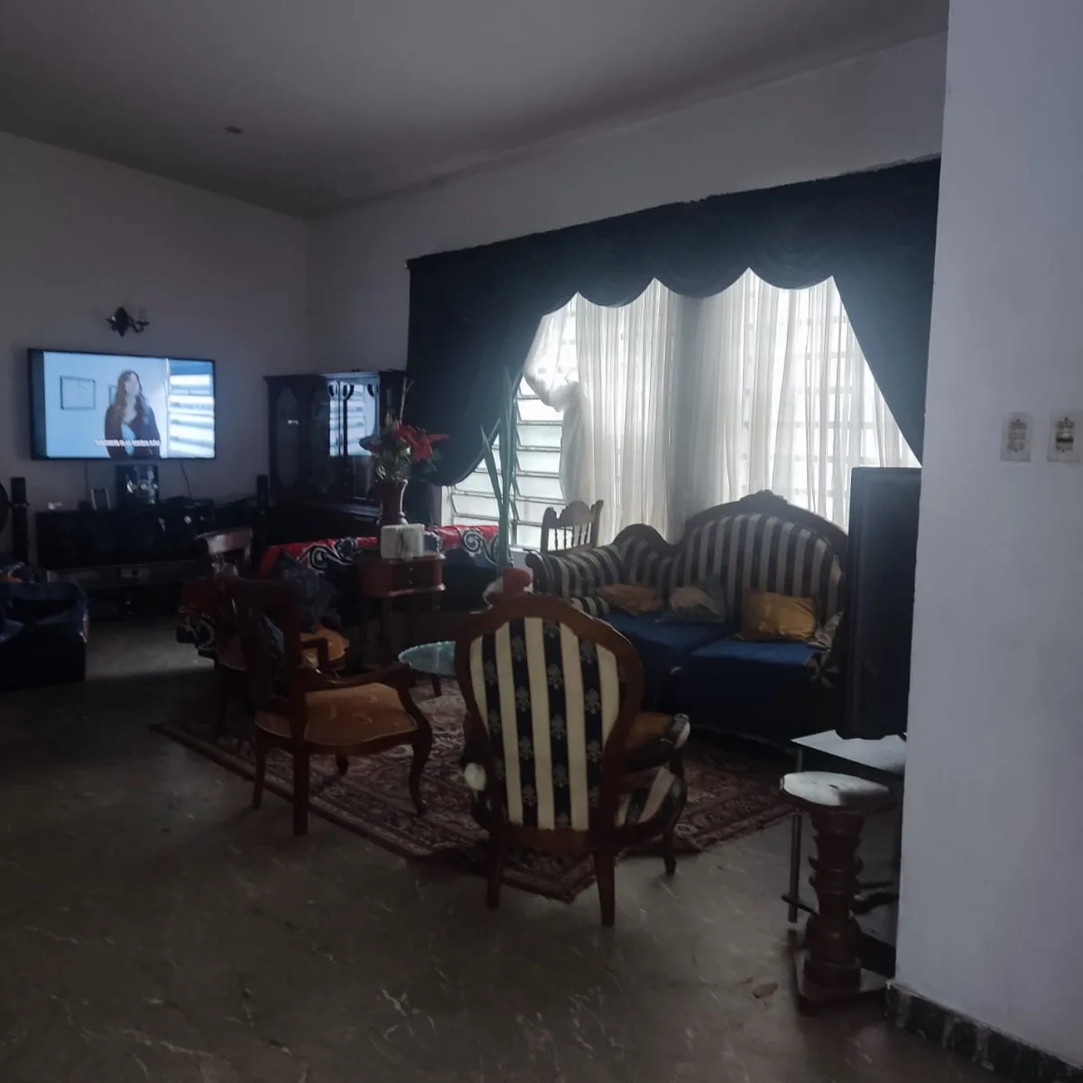 Casa en Venta en Urbanización Cantarrana, Zona Norte de Maracay, Estado Aragua — 4 hab 468m² — USD 140,000