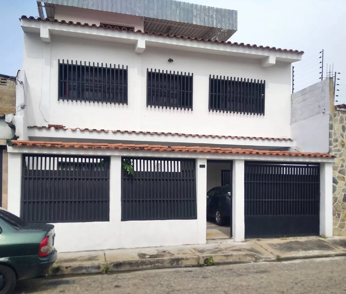 Casa en Venta en Los Olivos Nuevos de Maracay, Aragua — 7 hab — USD 52,000