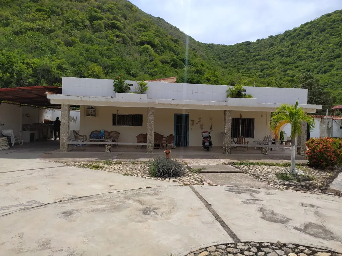 Casa en Venta en El Playon, Municipio Costa de Oro, Estado Aragua — 3 hab 460m² — USD 72,000