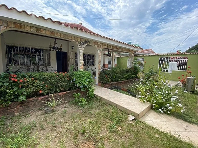 Casa en Venta en Ciudad Alianza, municipio Guacara — 4 hab 350m² — USD 79,000