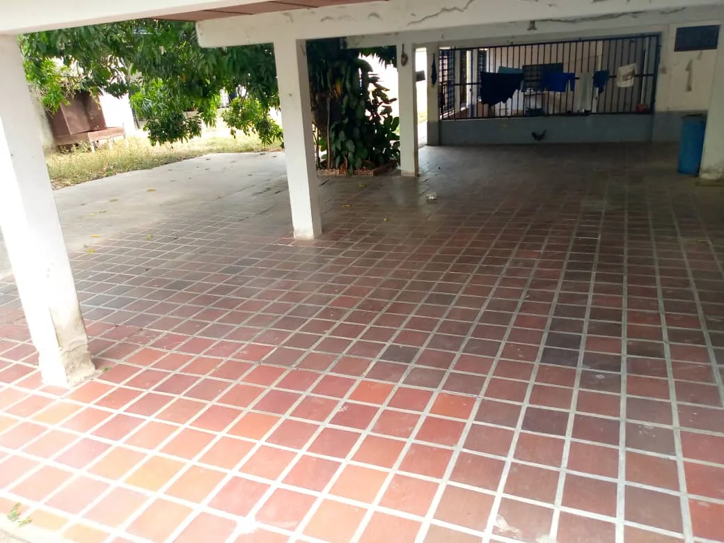 Casa en Venta en Tocuyito, Sector La Mariposa, Av Principal, cerca de Urbanización El Porvenir — 7 hab 200m² — USD 45,000