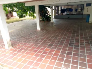 Casa en Tocuyito, Sector La Mariposa, Av Principal, cerca de Urbanización El Porvenir