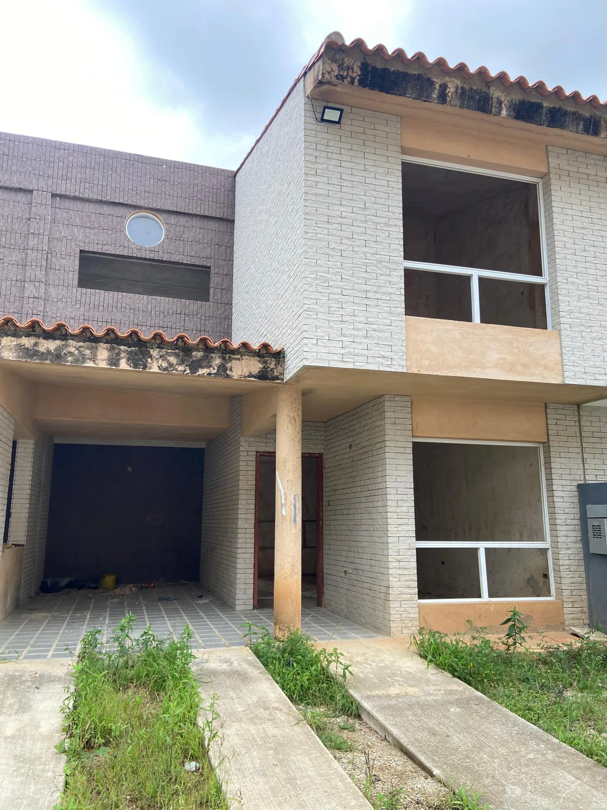 Townhouse en Venta en Cumbres de la Esmeralda, San Diego, Carabobo — 3 hab 147m² — USD 96,000