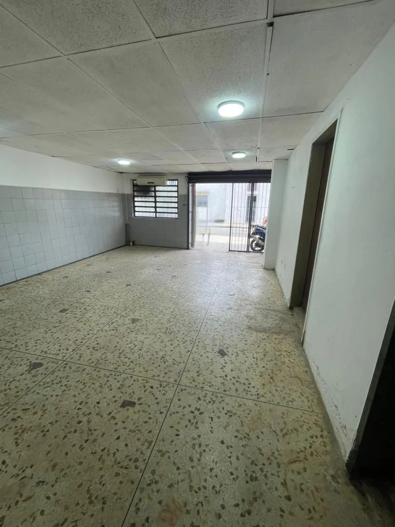 Local en Alquiler en La Candelaria — 1 hab 200m² — USD 350