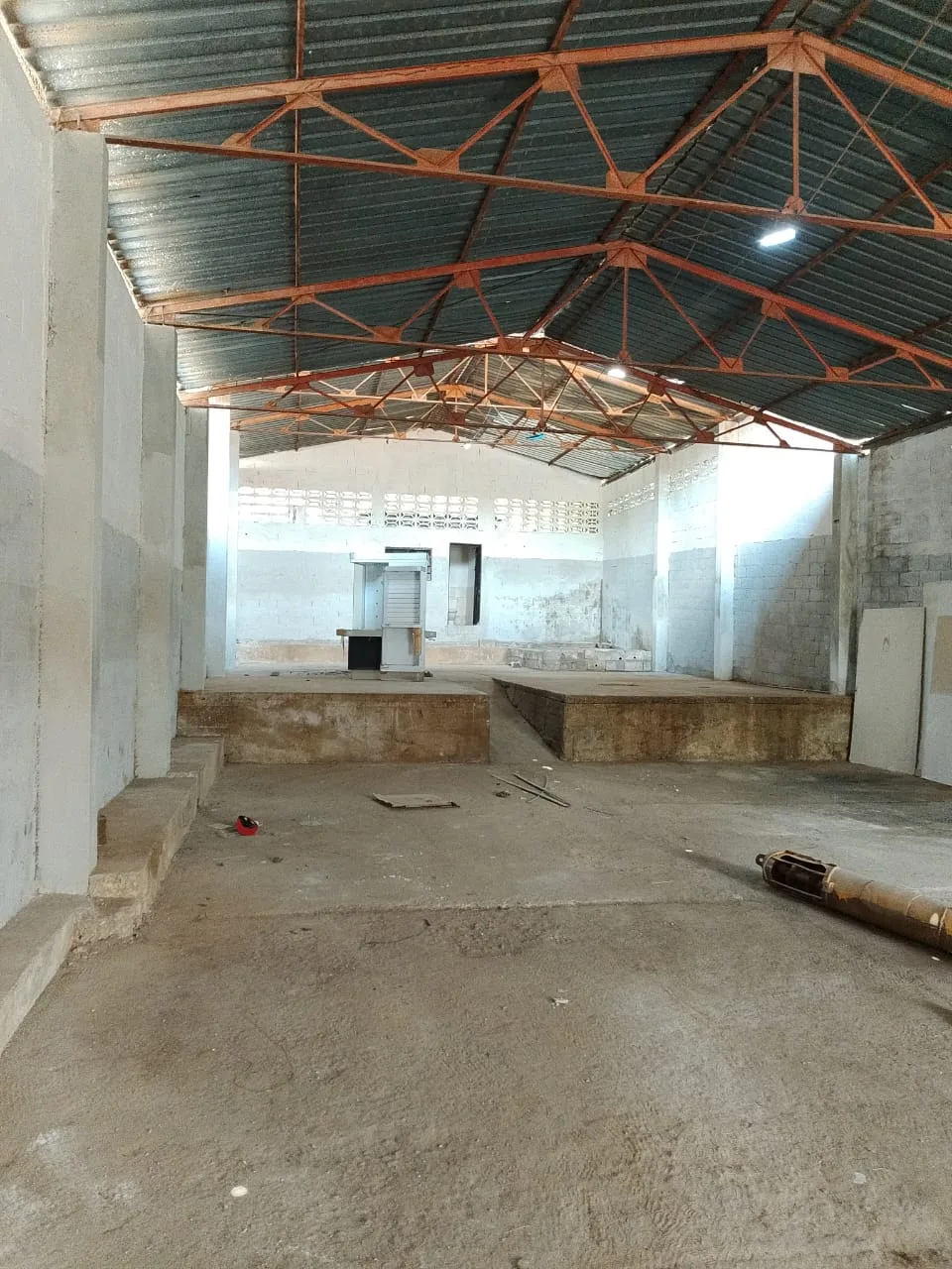 Galpón en Venta en Valencia Centro, Zona Repuestera 500m² — USD 75,000
