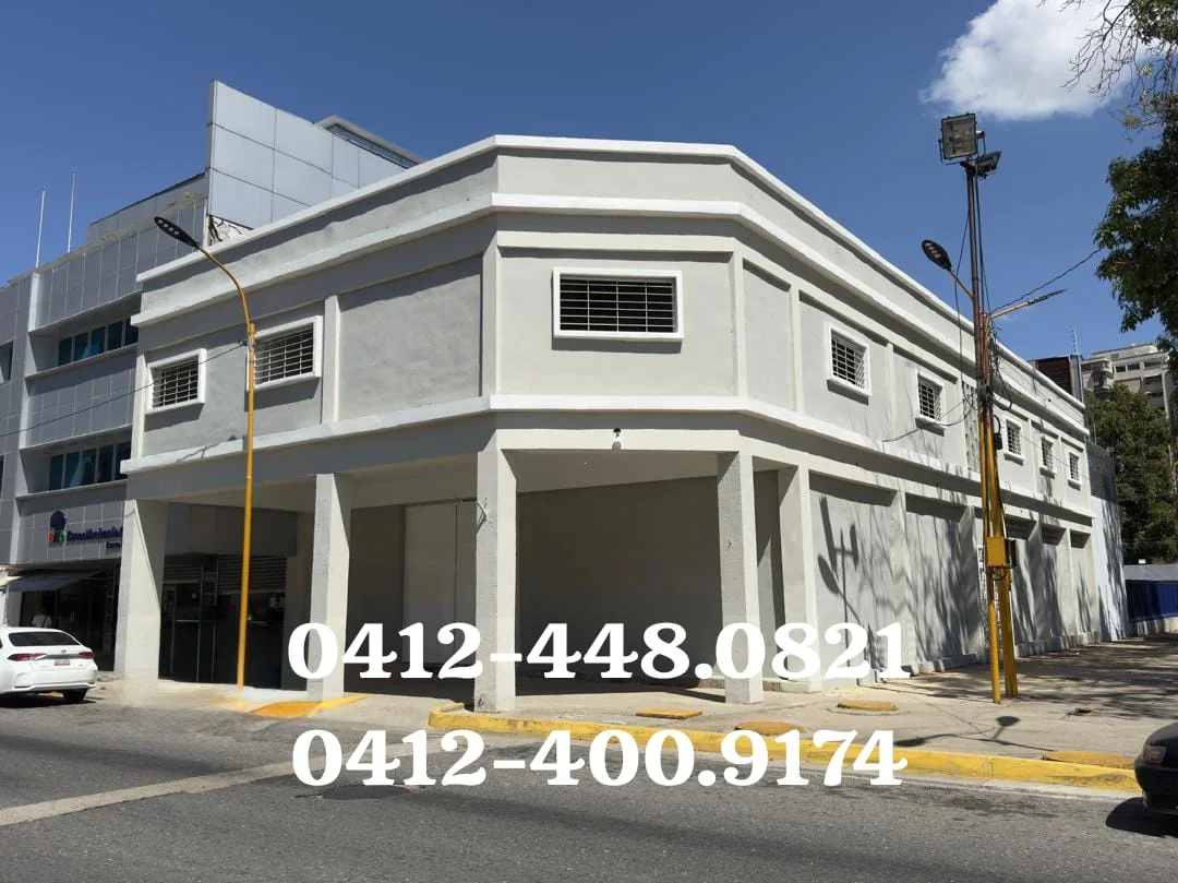 Local en Venta en Av. Bolivar Norte (Fte El Rectorado) — 15 hab 903m² — USD 570,000
