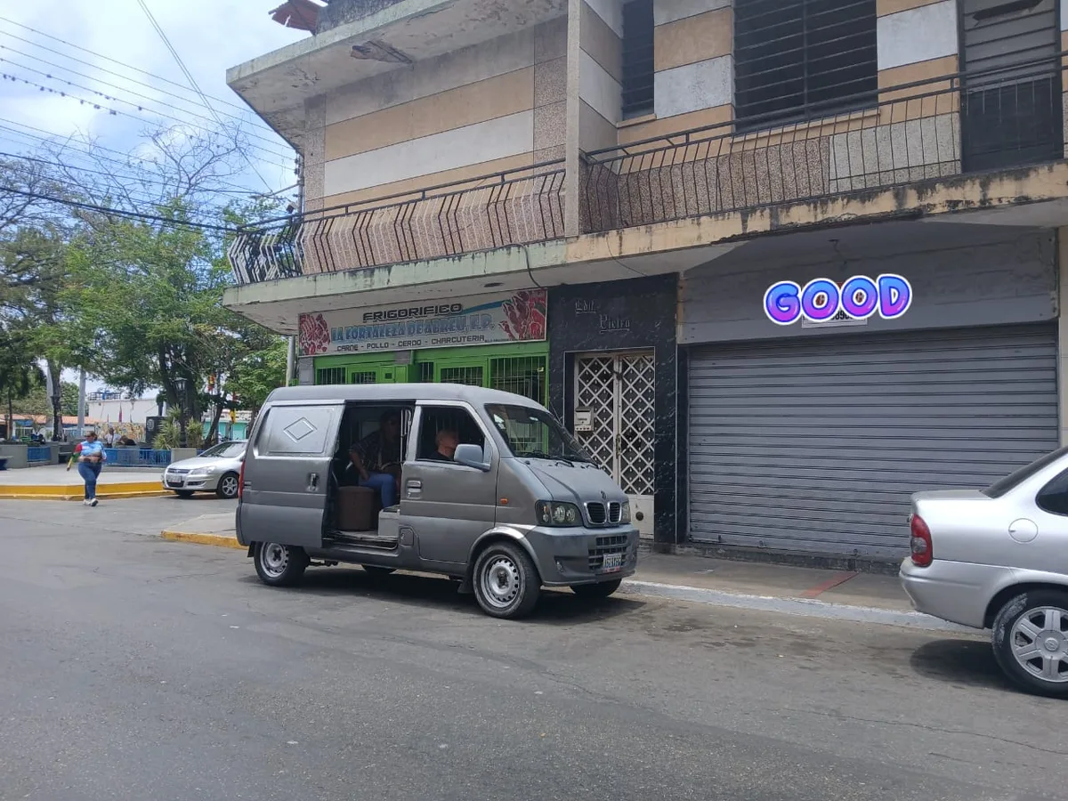 Local en Alquiler en Palo Negro 24m² — USD 300