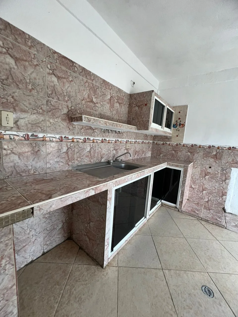 Local en Alquiler en Viviendas los guayos — USD 150