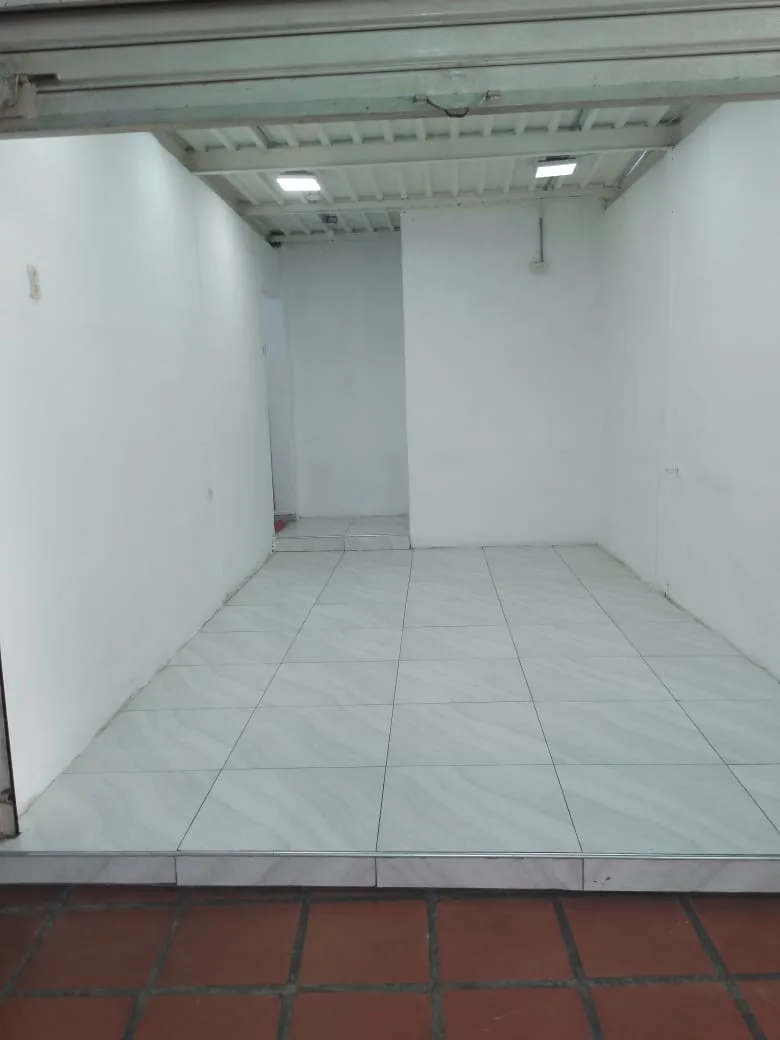 Local en Alquiler en Centro de Guacara 14m² — USD 200