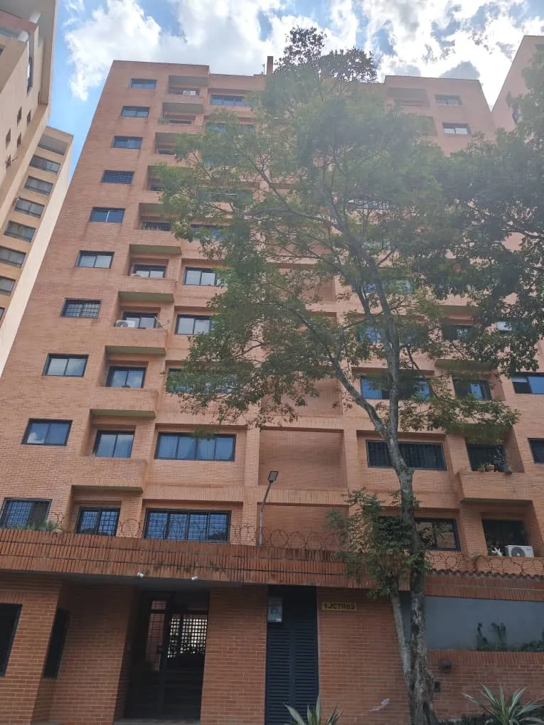 Apartamento en Alquiler en Res. VERANDA. EL Parral — 3 hab 118m² — USD 700