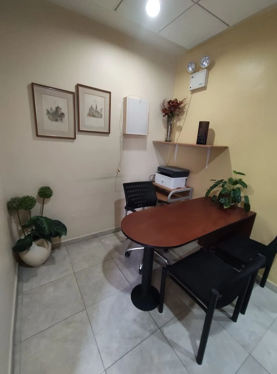 Oficina en Venta en El Centro Científico del Hospital Metropolitano del Norte 32m² — USD 39,000