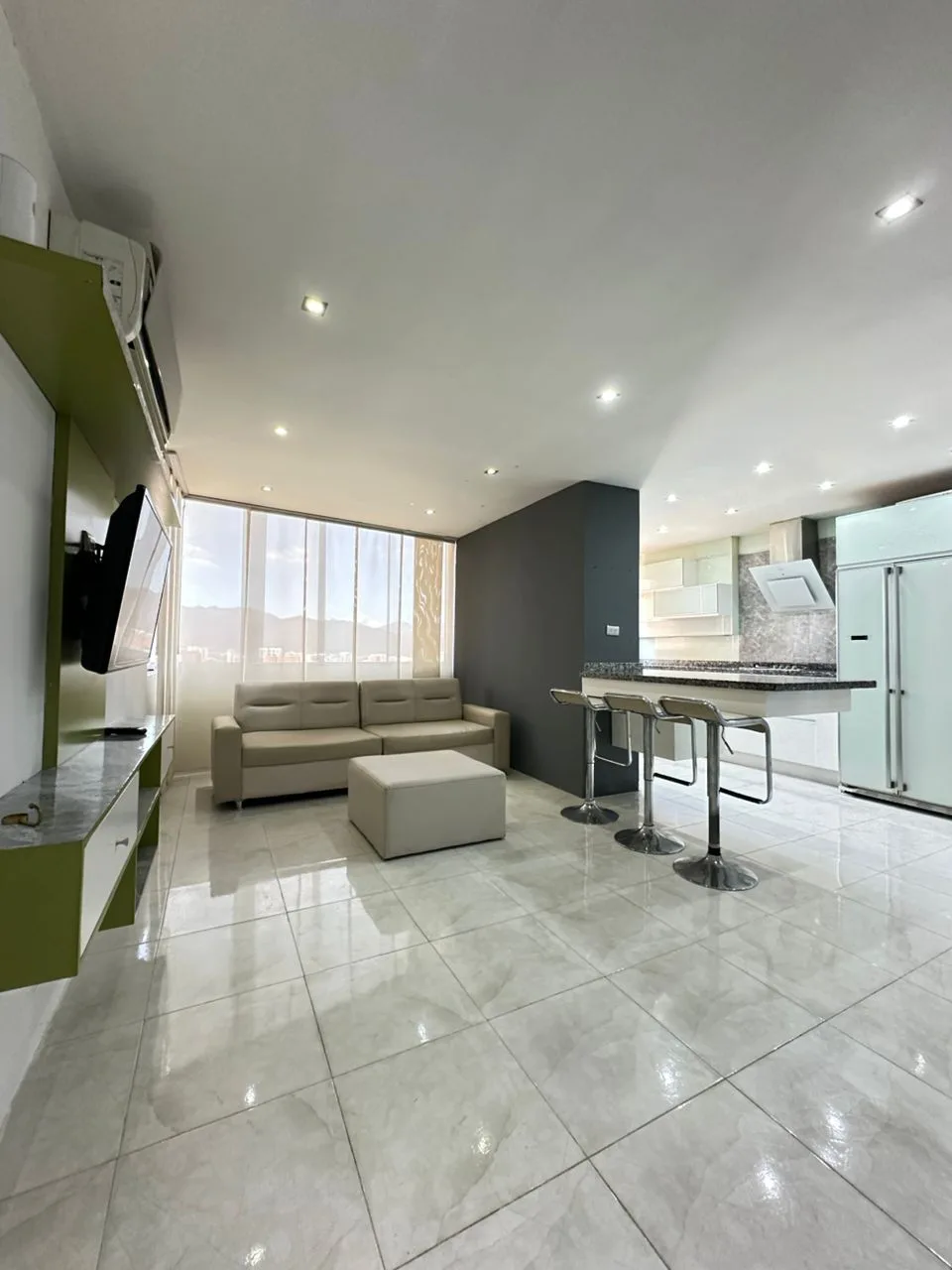 Apartamento en Alquiler en Urb. El Bosque, Res. Monticello — 3 hab 98m² — USD 500