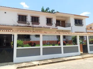 Casa en Prebo doble calle cerrada