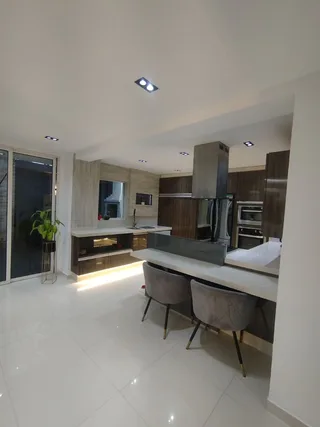 Townhouse en Res. Monte Libano, Mañongo