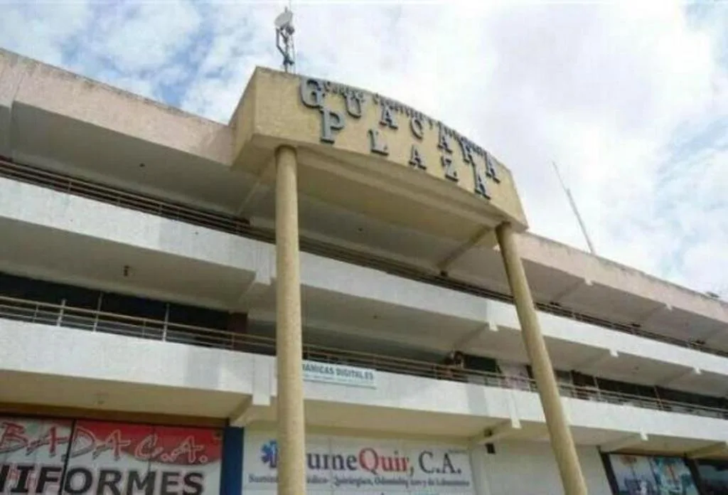 Oficina en Alquiler en Centro Comercial Guacara Plaza 40m² — USD 150